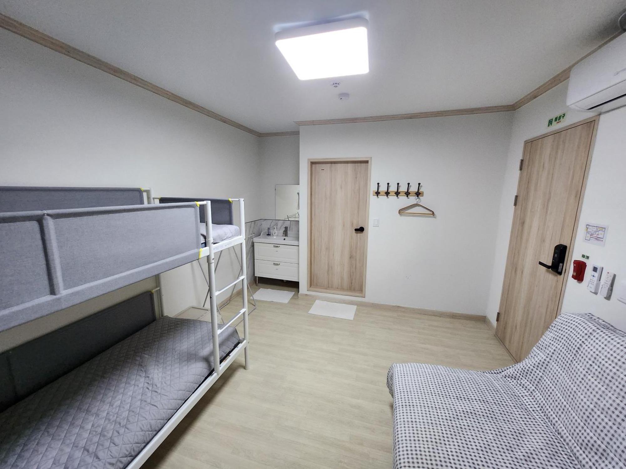 Guest house Mj House *