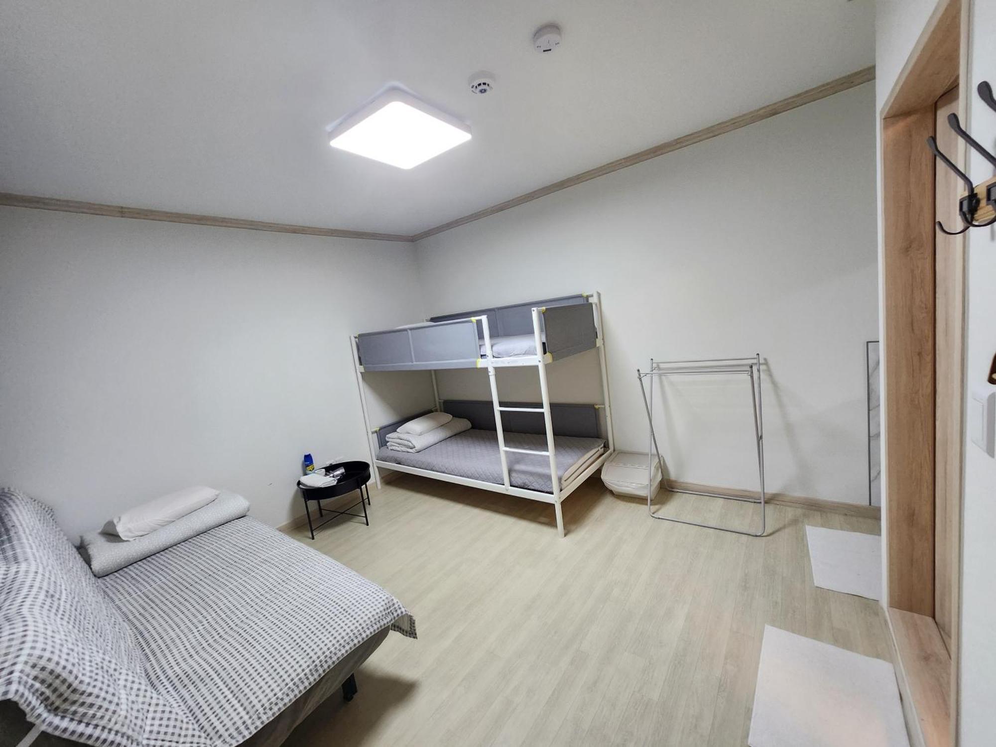 Mj House Guest house *
